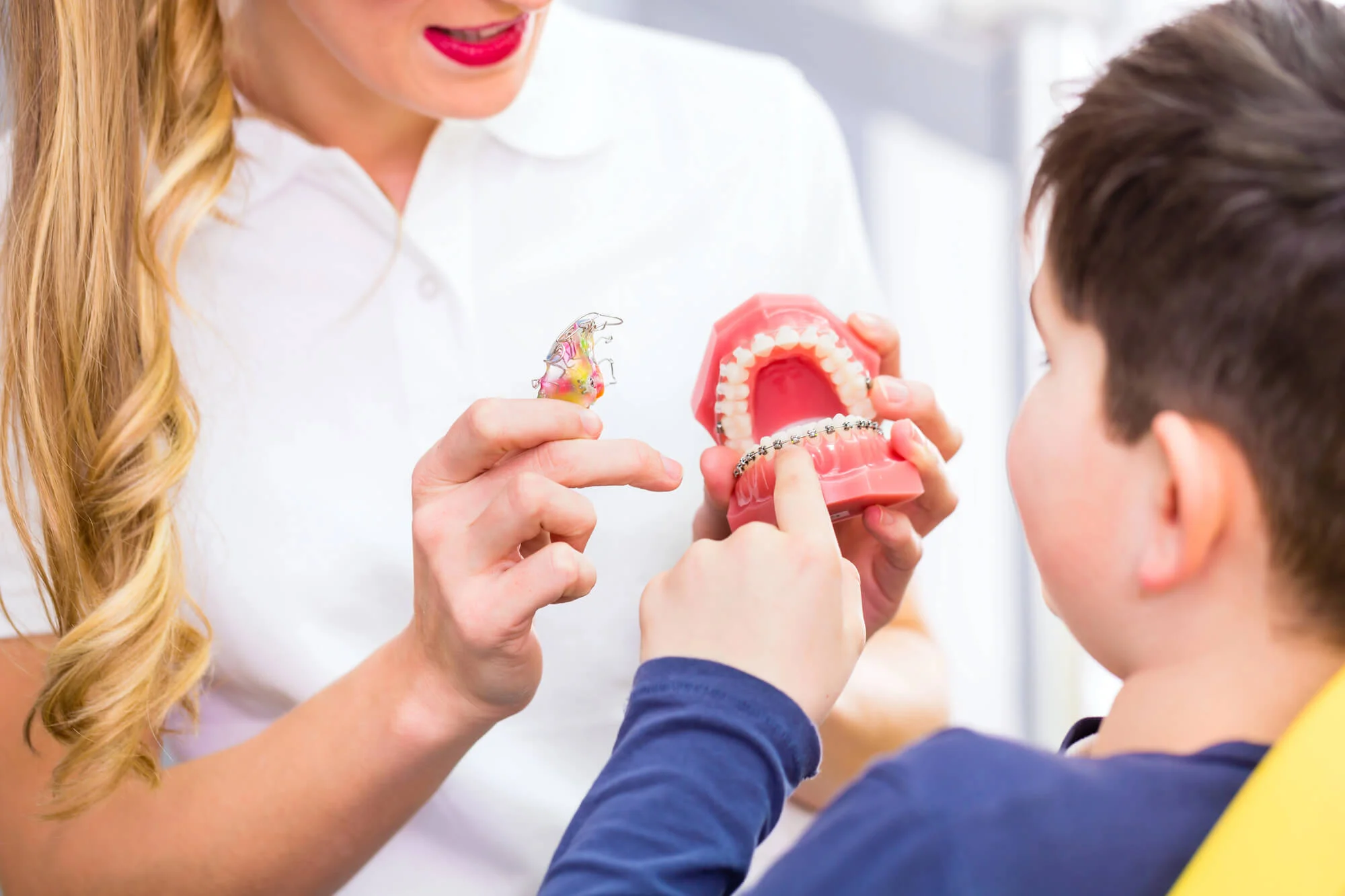 Orthodontist-explaining-braces-in-Pembroke-Pines-to-young-patient