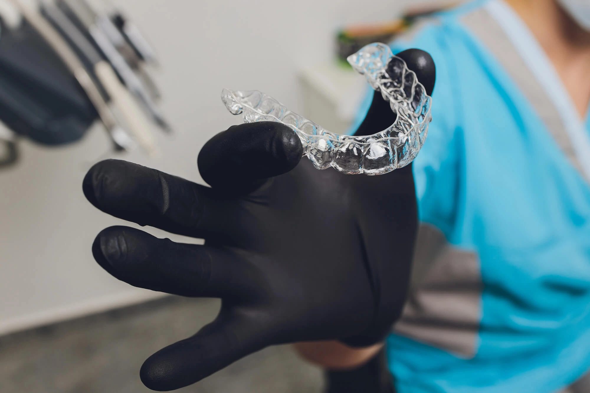 Close-Up-of-Transparent-Aligner-Application-for-Invisalign-Pembroke-Pines